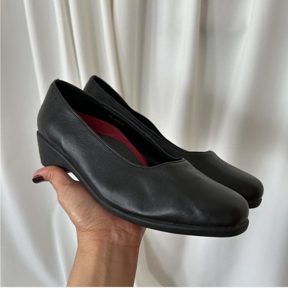 Vintage Black Valley Lane leather Upper slip-on loafers size 8M. - Picture 4 of 8